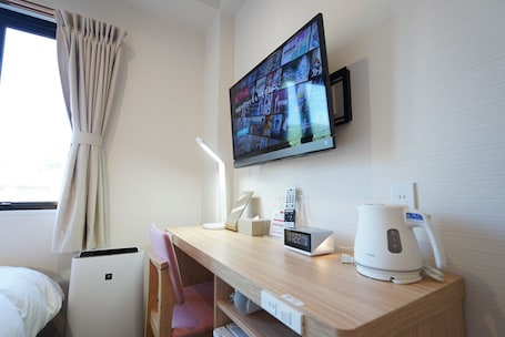 Soundproofing, free WiFi, bed sheets. fico HIJI