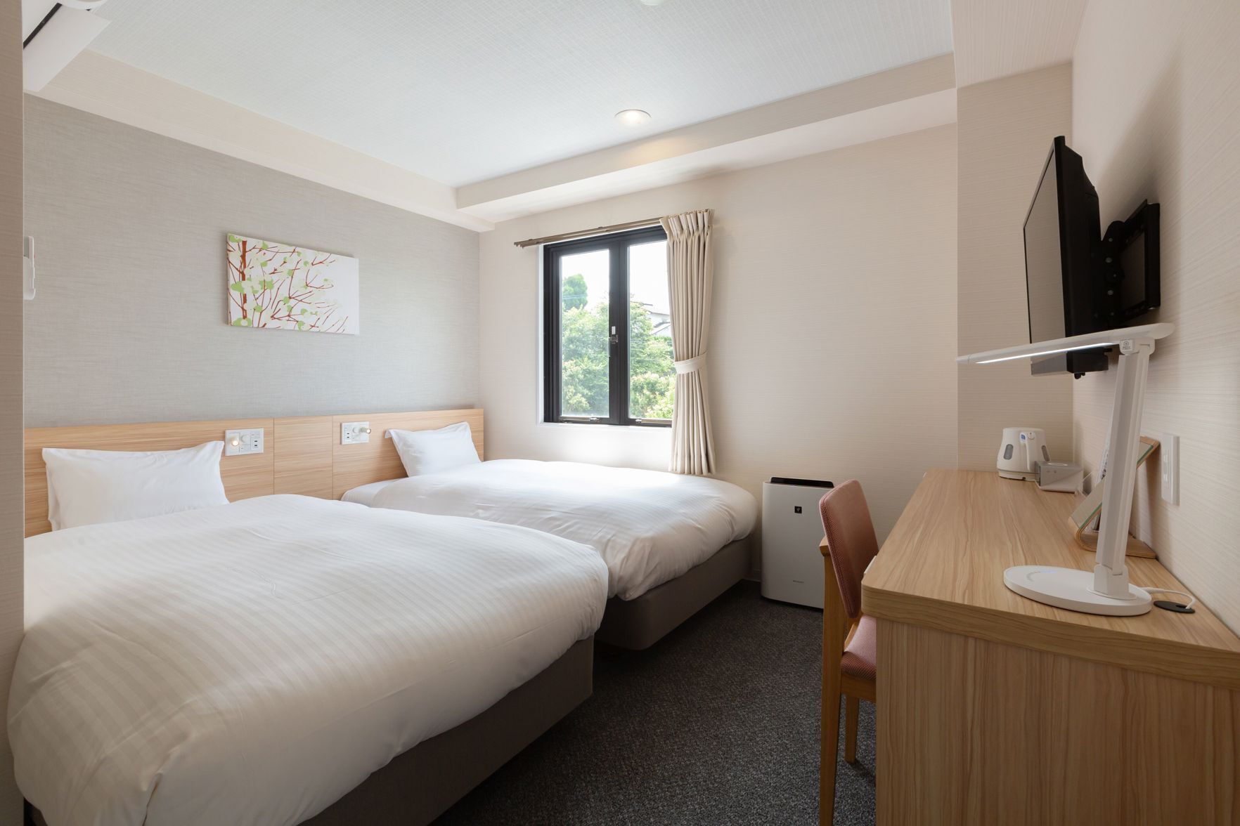 Soundproofing, free WiFi, bed sheets
