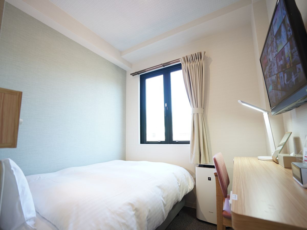 Soundproofing, WiFi (free), bed sheets