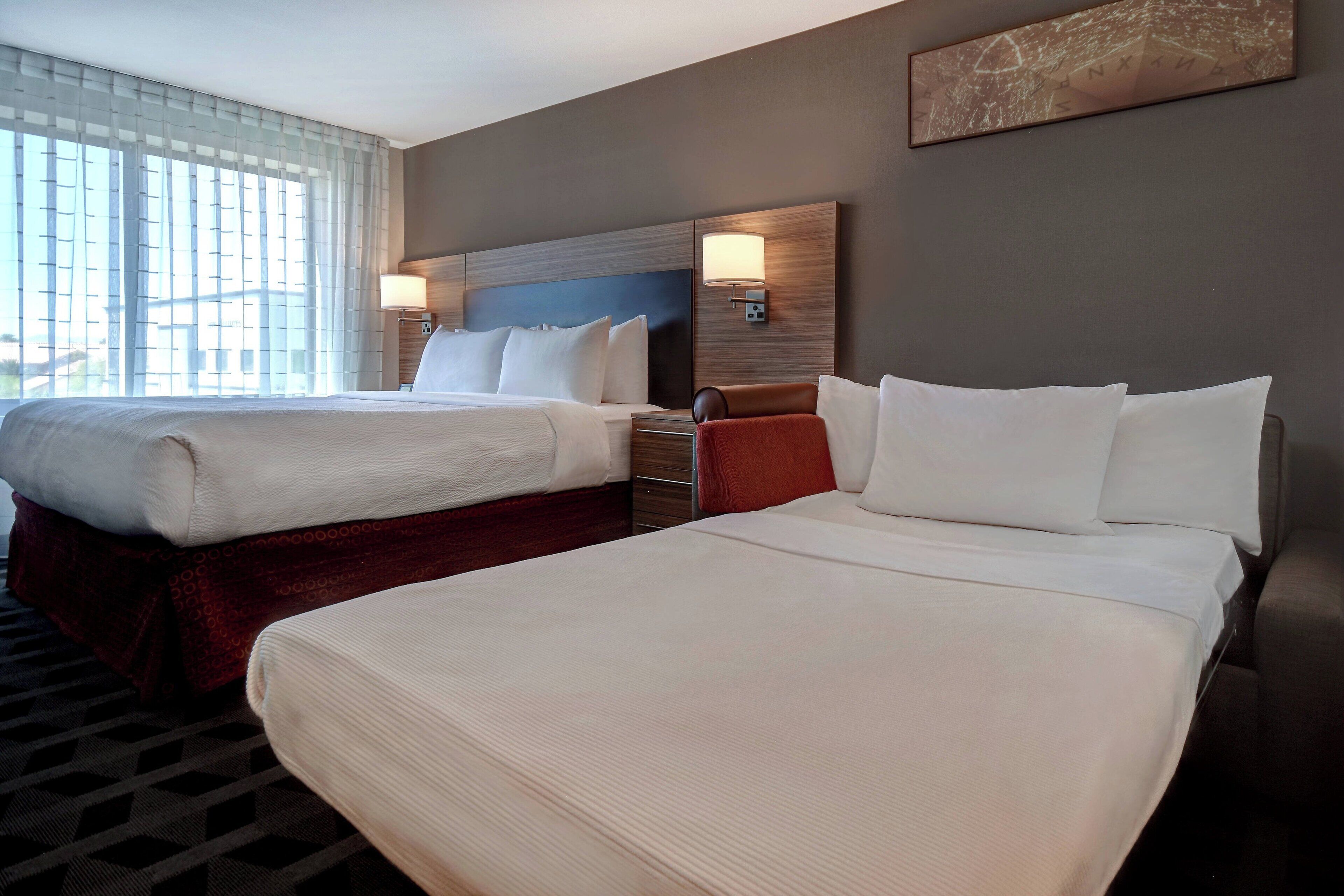 studio, 1 king bed with sofa bed | hypo-allergenic bedding, pillow-top beds, desk, iron/ironing board