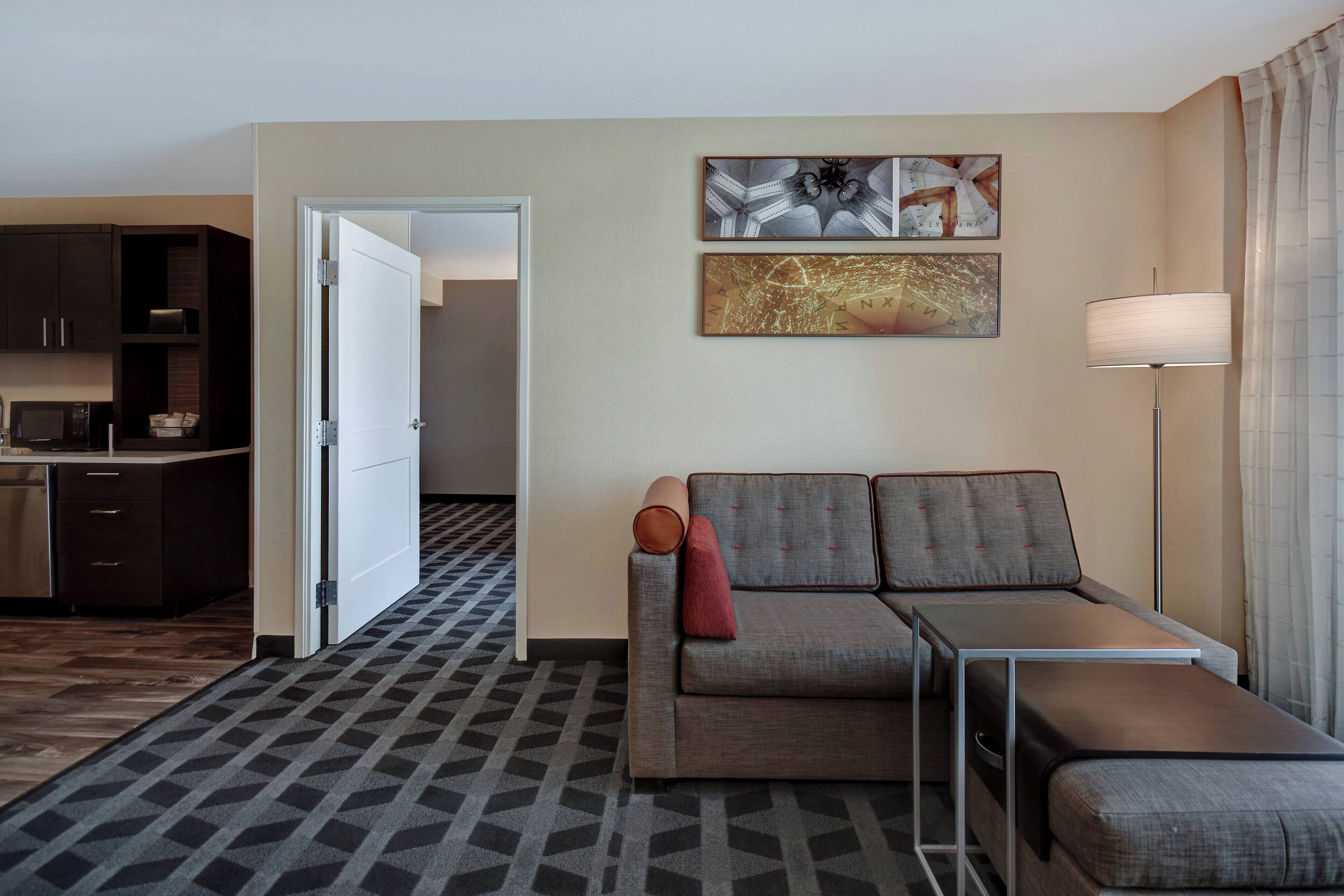 suite, 1 bedroom | hypo-allergenic bedding, pillow-top beds, desk, iron/ironing board
