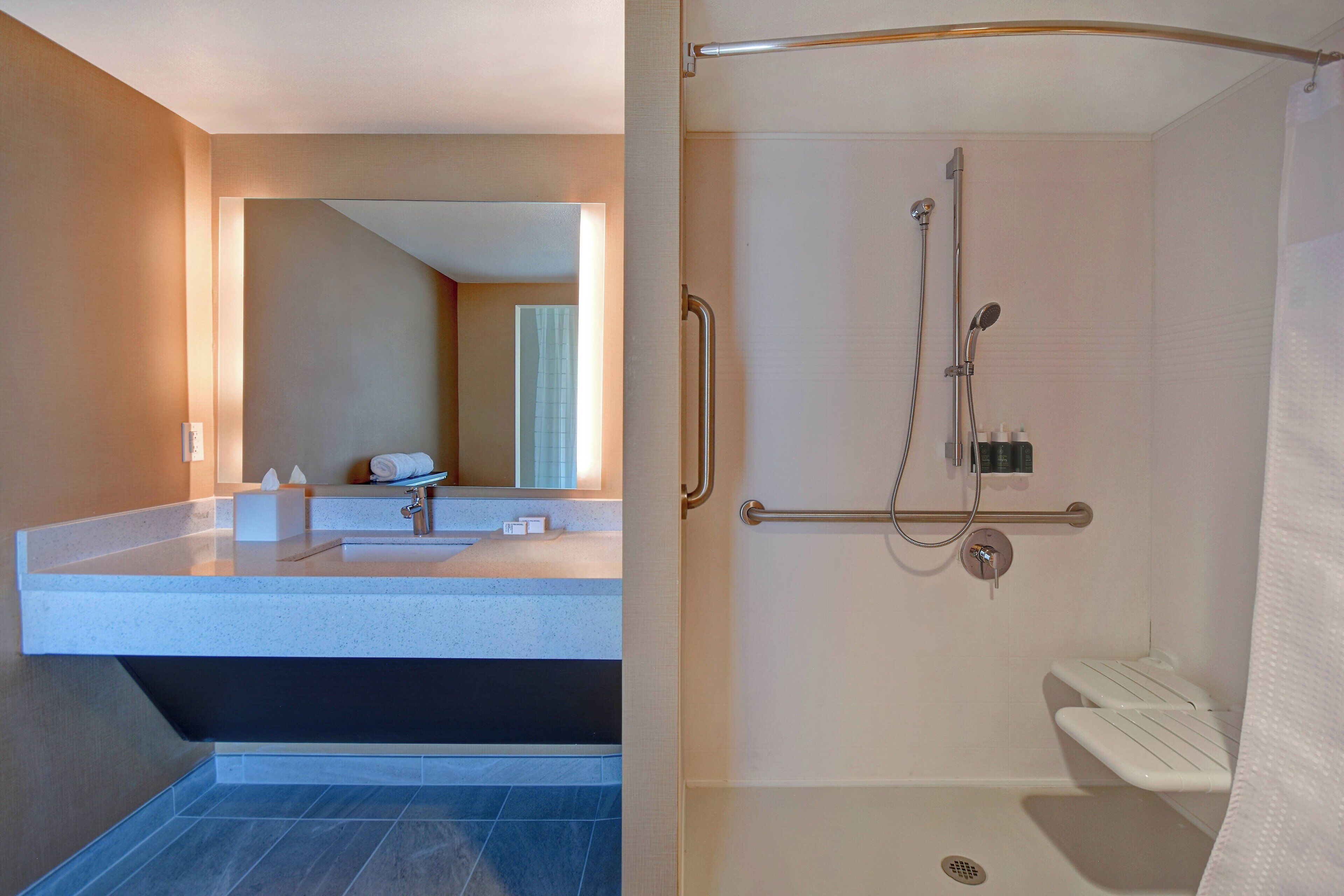 studio, 2 queen beds | bathroom | towels