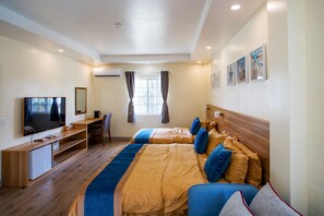 Family Room | Free WiFi - Residence Lodge (Saipan)