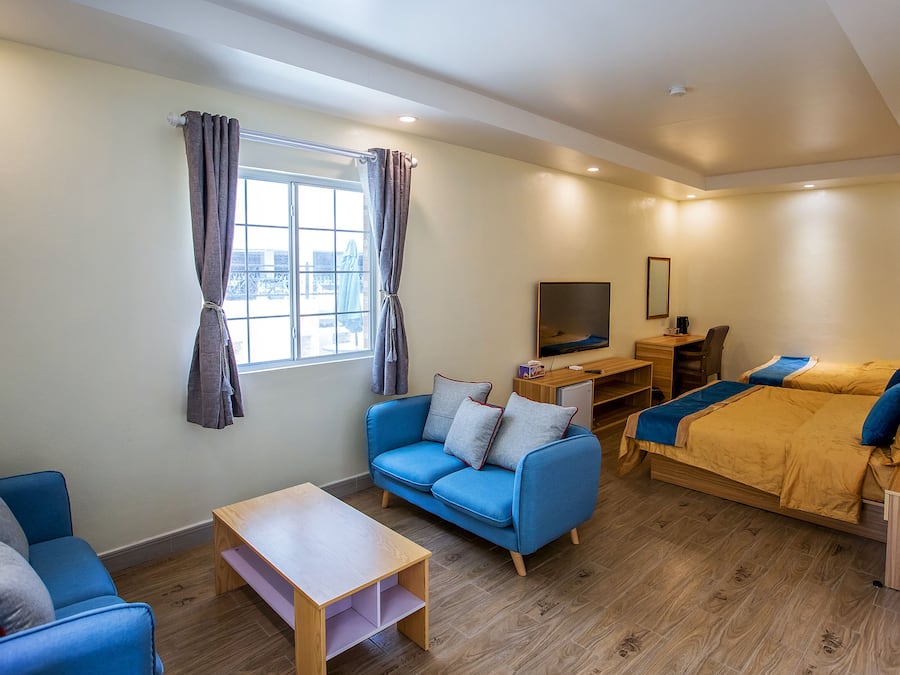 Family Room | Living room | Flat-screen TV
