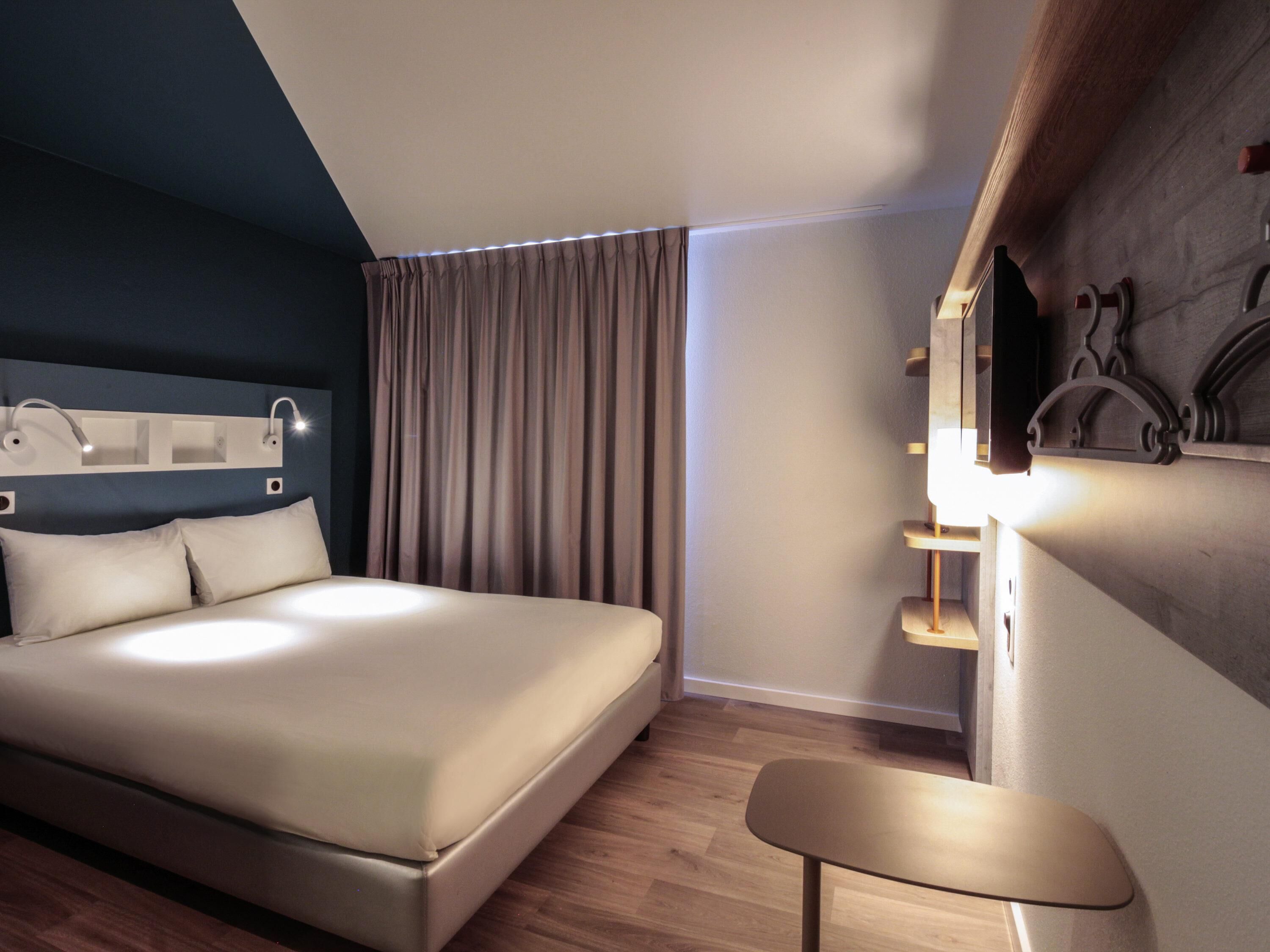 Blackout curtains, soundproofing, iron/ironing board, free WiFi