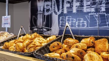 Se ofrece un desayuno bufé todos los días (por un coste adicional)