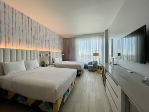 Premium bedding, down duvets, in-room safe, desk - The Viv Hotel, Anaheim, a Tribute Portfolio Hotel (Anaheim)