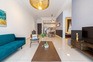 舒適公寓, 2 間臥室 | 起居區 | 平面電視