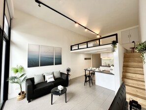 Loftsrom – standard | Oppholdsområde | Flatskjerm-TV