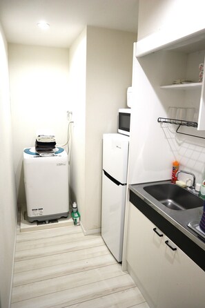 Apartment (A101) | Private kitchen | Fridge, microwave, stovetop, electric kettle - Anon Shibuya (Tokyo)