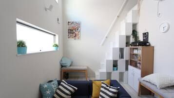 Apartment (B204) | Living room | 40-inch LCD TV with digital channels