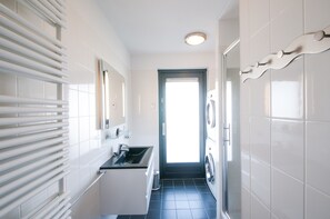 House | Bathroom