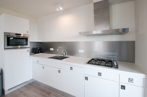 House | Private kitchen | Electric kettle - Villa Oesterdam Sleeps 8 Persons (Tholen)