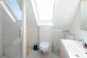 House | Bathroom - Villa Oesterdam Sleeps 8 Persons (Tholen)