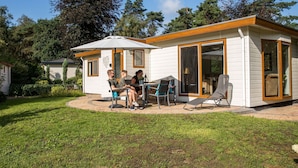 Exterior - Well Kept Chalet with Dishwasher near Park De Veluwe (Lunteren)