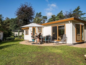 Exterior - Well Kept Chalet with Dishwasher near Park De Veluwe (Lunteren)