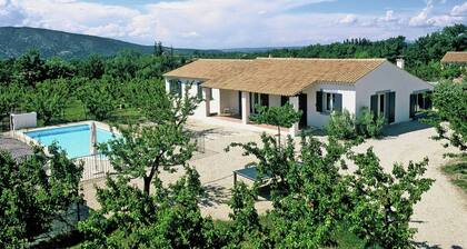 Tastefully Furnished Villa With Fenced Private Pool, 9 km From Vaison-la-romaine