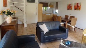 Living room - Spacious Holiday Home With Wifi, Beach at 200 m (Wemeldinge)