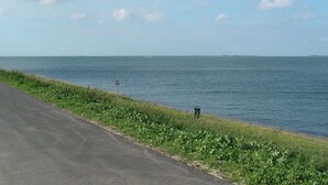 Exterior - Spacious Holiday Home With Wifi, Beach at 200 m (Wemeldinge)