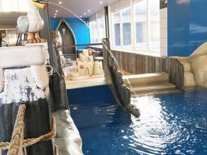 Chalet | Pool | Outdoor pool - Gorgeous Chalet With Dishwasher in Noordwijk, Near the Sea (Noordwijk)