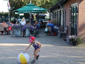 Chalet | Restaurante al aire libre