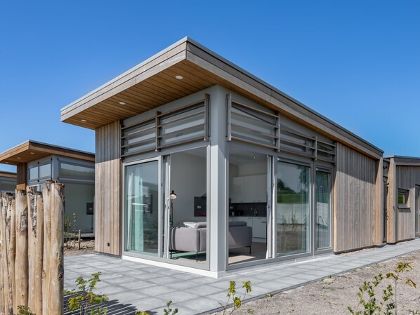 Exterior - Detached Luxury Lodge near Sea (Kamperland)