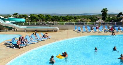 Mobile Home w/ Garden