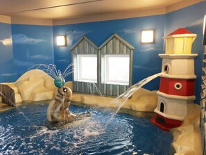 A seal in a water feature with a lighthouse and windows in the background. - Comfortable Chalet With Dishwasher in Noordwijk near the Sea (Noordwijk)
