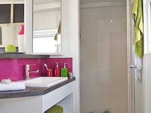 Chalet | Bathroom | Shower - Luxury Chalet With air Conditioning 900 m. From the Beach (Vendres)