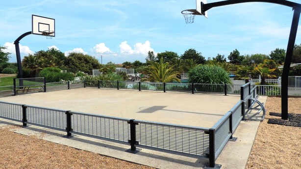 Unclassified image, 1 of 5, button - Villa in France With Private Pool & Garden (Les Sables-d'Olonne)