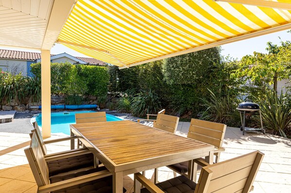 Balcony - Villa in France With Private Pool & Garden (Les Sables-d'Olonne)