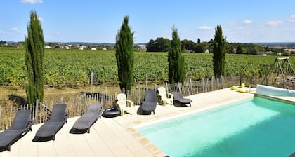 Spacious Mansion in Vinzelles With Swimming Pool