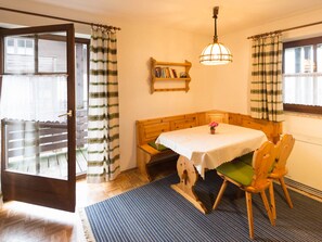 Dining - First Floor Apartment With Oven, at a Nature Reserve Area (Neuschoenau)