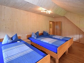 House | 2 bedrooms, individually furnished, iron/ironing board, bed sheets