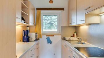 Chalet | Eigene Küche | Wasserkocher, Toaster, Kochgeschirr/Geschirr/Besteck, Esstisch