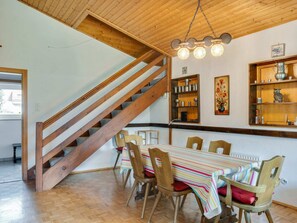 Chalet | Dining - Spacious Chalet in Maishofen near Forest (Maishofen)