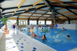 Pool - Restyled Villa with Washing Machine near River Moselle (Ediger-Eller)