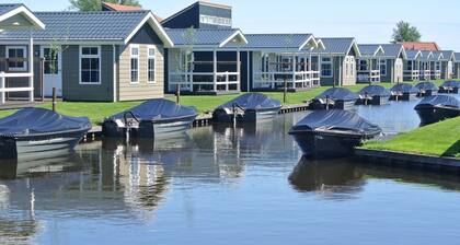 Modern Lodge With an Electric Sloop in Giethoorn