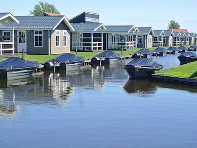 Modern Lodge With an Electric Sloop in Giethoorn