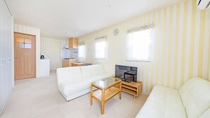 ห้องสแตนดาร์ดสำหรับสี่ท่าน | ตู้นิรภัยในห้องพัก, โต๊ะทำงาน, พื้นที่ทำงานแบบใช้แล็ปท็อป, ผ้าม่านกันแสง