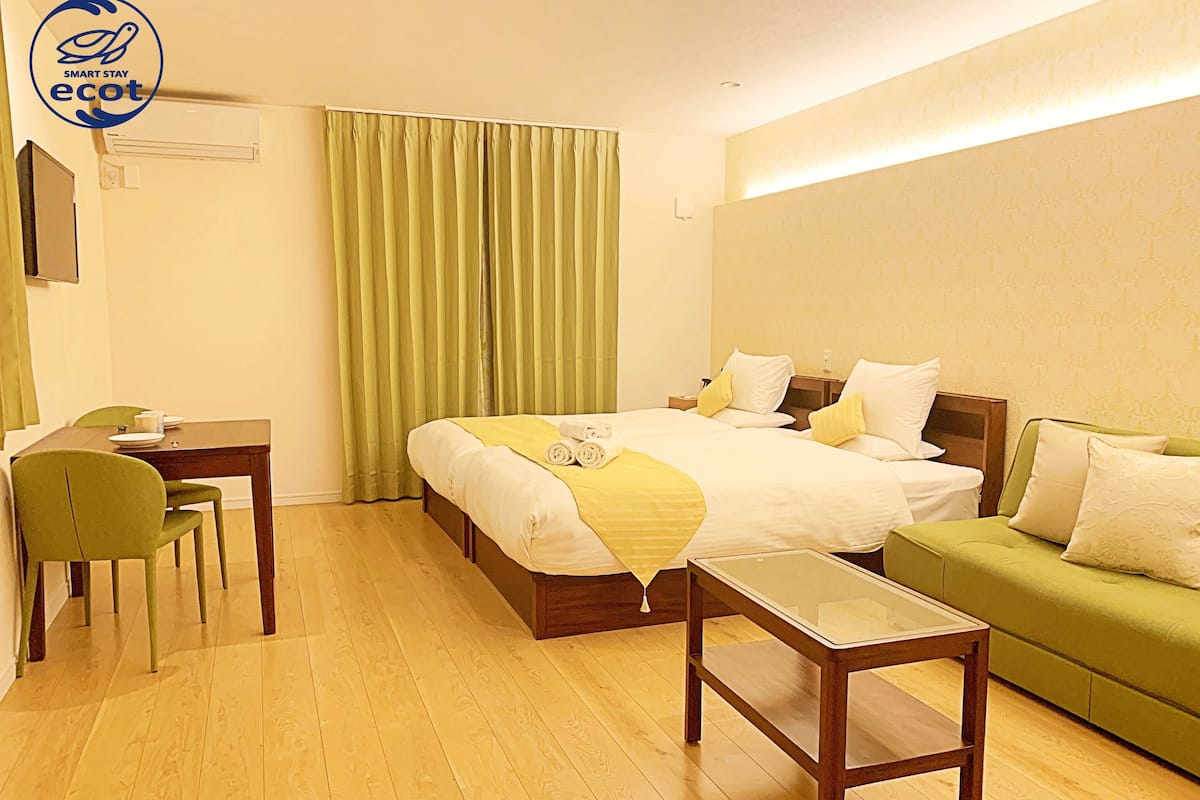 Comfort Triple Room | In-room safe, desk, laptop workspace, blackout drapes
