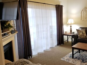 Smart TV, fireplace, DVD player