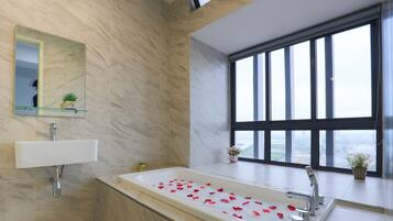 Comfort Studio, 2 Katil Kelamin (Double) | Bilik Mandi | Tab mandi rendaman dalam, hulu semburan mandi hujan, pengering rambut