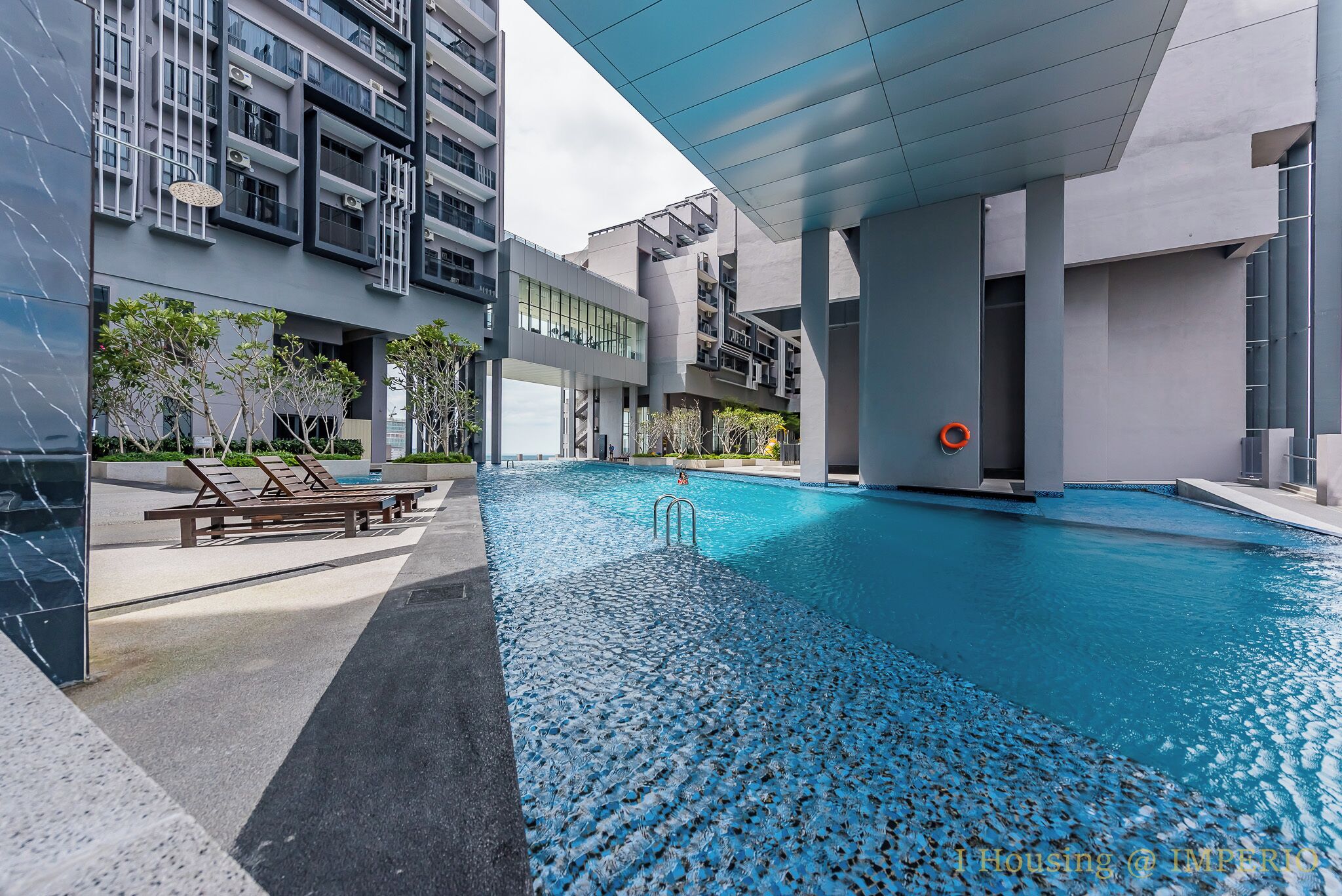 Kolam renang terbuka 