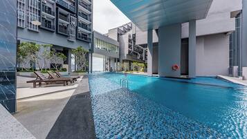 Kolam renang terbuka