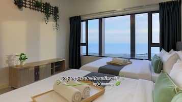 Exclusive Apartment, 2 Bedrooms | Premium bedding, down comforters, pillowtop beds, desk