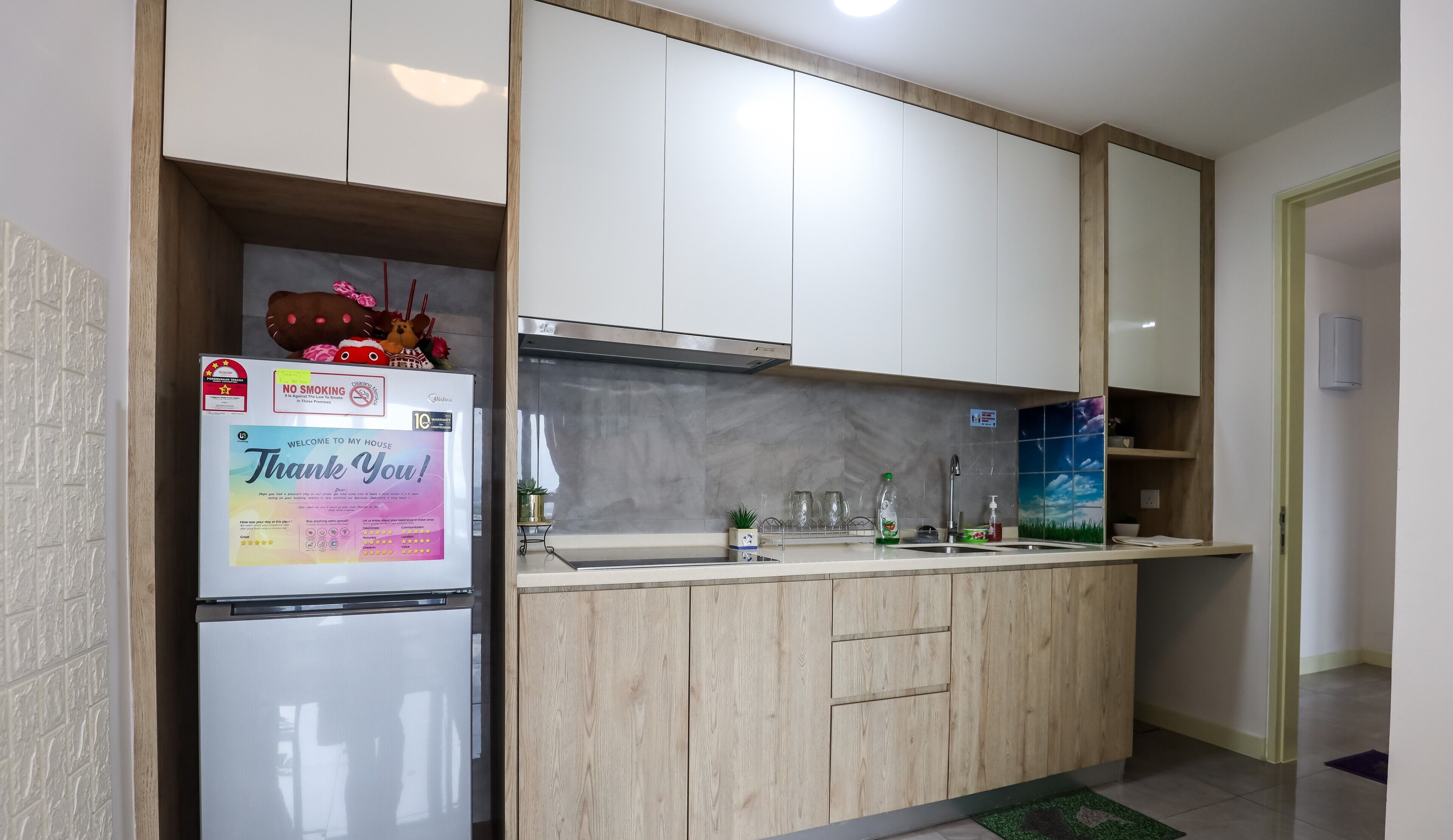 Deluxe Apartment, 2 Bedrooms | Private kitchen | Fridge, cookware/dishes/utensils, paper towels