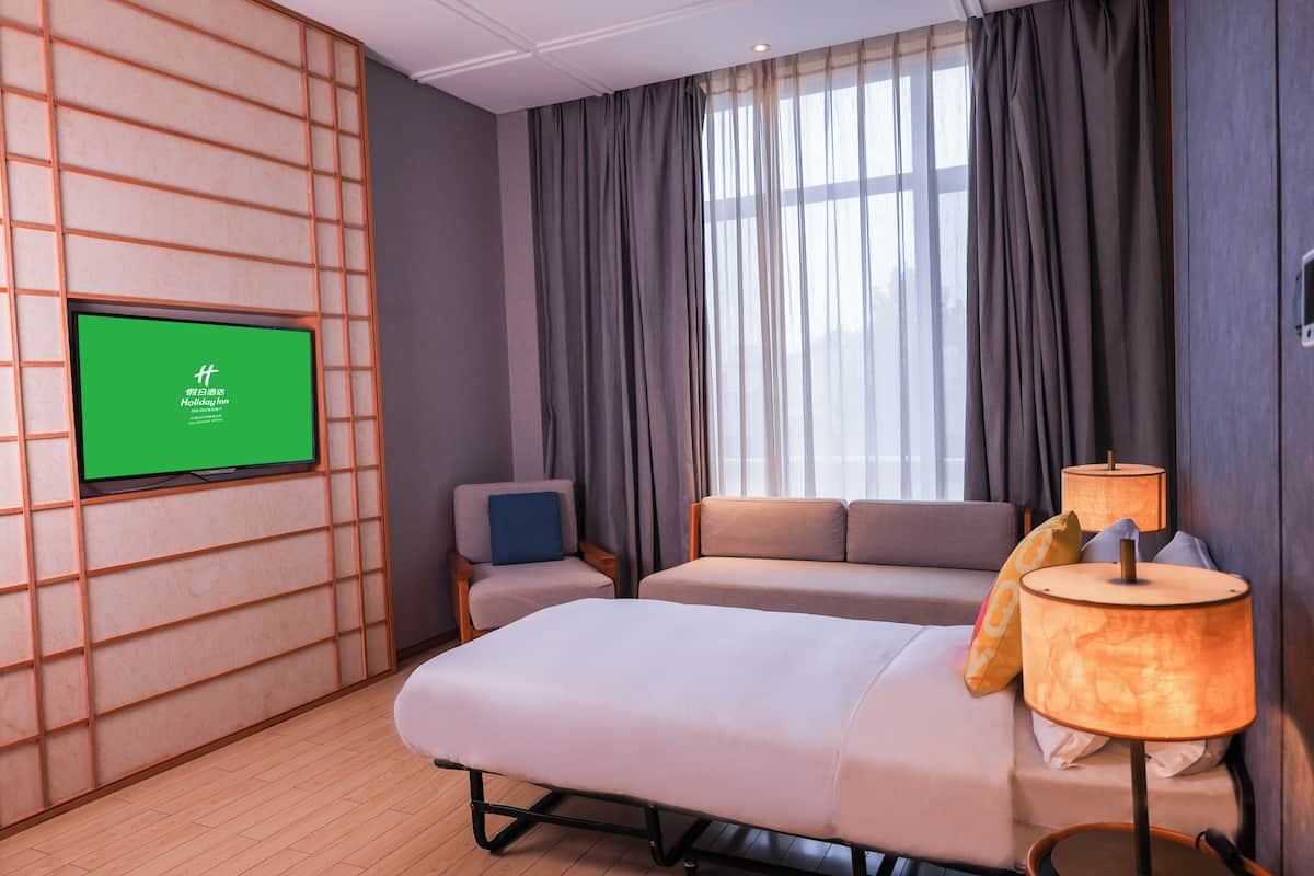 Suite, 1 King Bed | Premium bedding, memory-foam beds, minibar, in-room safe