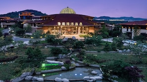 Front of property - evening/night - Holiday Inn Dalian Hot Spring by IHG (Dalian)