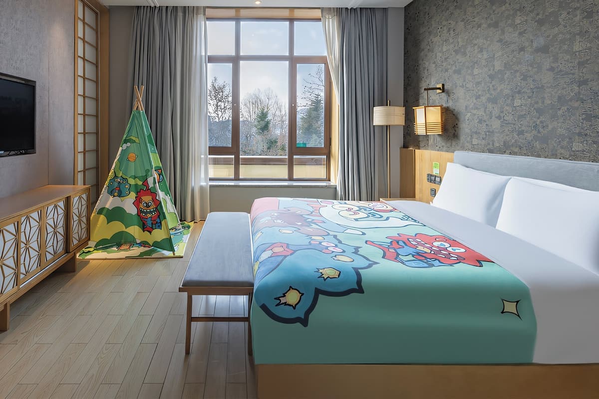 Suite, 1 King Bed | Premium bedding, memory-foam beds, minibar, in-room safe